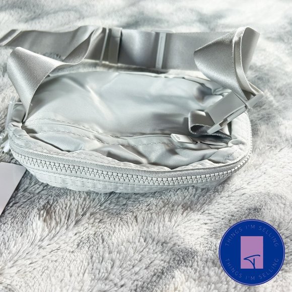 NWT GAIAM Waist Pack Sidekick FannyPack Crossbody Nylon Gray Weather Resistant - Picture 2 of 5